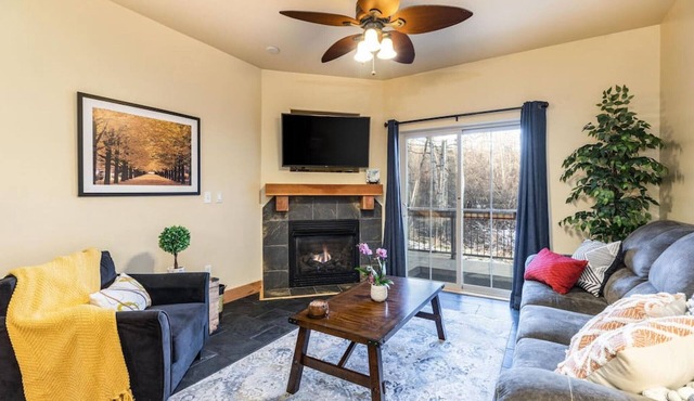 Beautifully Updated PC condo w Pool, Hot Tub, Gym!