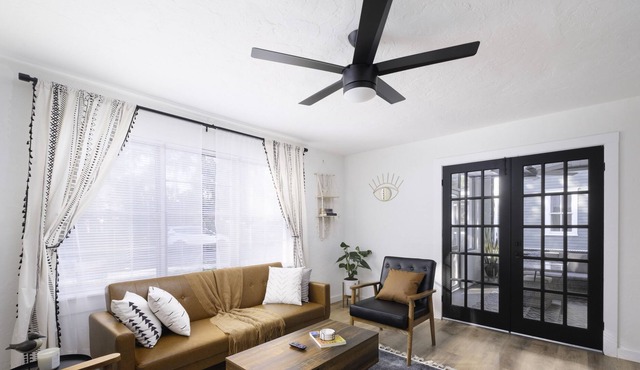 Beautifully updated 2 bed/1 bath in Duck Pond