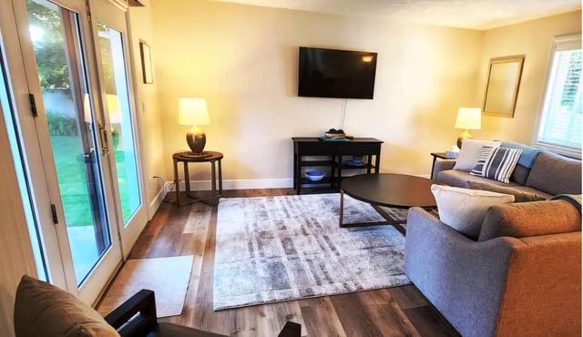 Beautifully Updated Home on Oak Trail Drive in IFn