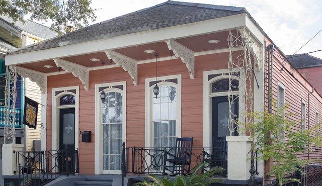 Beautifully updated New Orleans Home *sleeps 10*