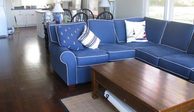 Beautifully updated cottage on Skaneateles Lake near Anyela's Winery