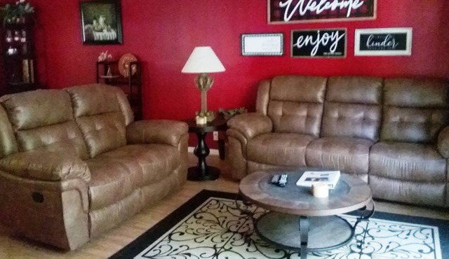 BEAUTIFULLY DECORATED MADRID COURTS TOWNHOME -NO SMOKING/NO PETS