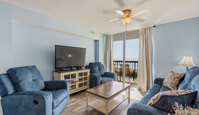 Beautifully decorated oceanfront condo close to Barefoot Landing inWater Pointe