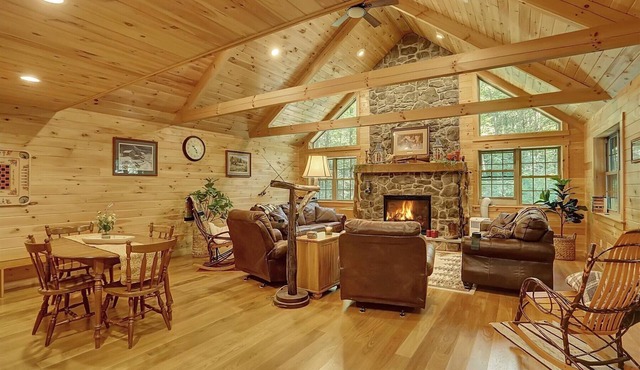 Beautifuln log cabin on 175 acres with trails