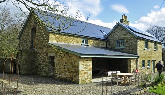 Beautifuly restored Coach House & Granary set in the grounds of Glaneirw Mansion