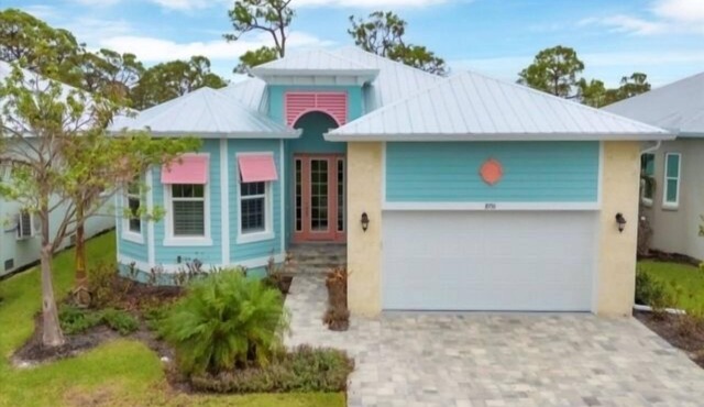 Beautiul Coral Cay Home with Private Heated Pool!