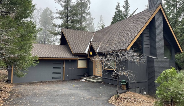 Beautuful Lake Arrowhead Cabin, heart of town, by SkyPark & Few min from Lake