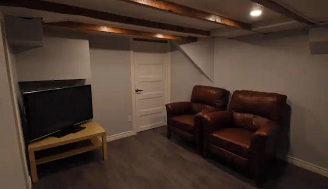 Beauty 4BD/2BA & parking - central A/C and heat- 25% off stays 32 days +