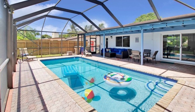 Beauty and the Beach Vacation House|Backyard w/Heated Pool +Games
