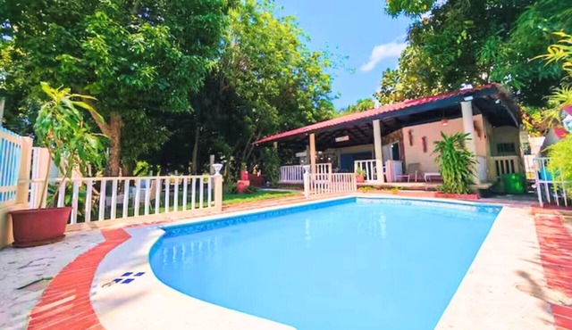 Beauty Beachfront Villa 5 rooms, with Pool, Jacuzzi, AC, Wifi, BBQ, Beach Access