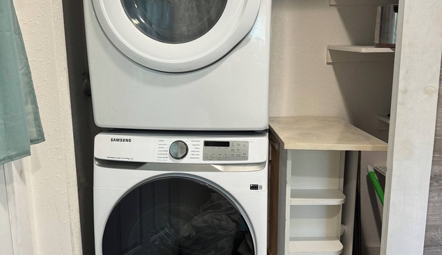 Beauty by the Bay Charming 2-bedroom house in superb Oregon Ohio with WiFi