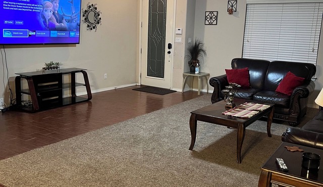 Beauty Charming Transmountain Home w-King Bed By beautiful trails!
