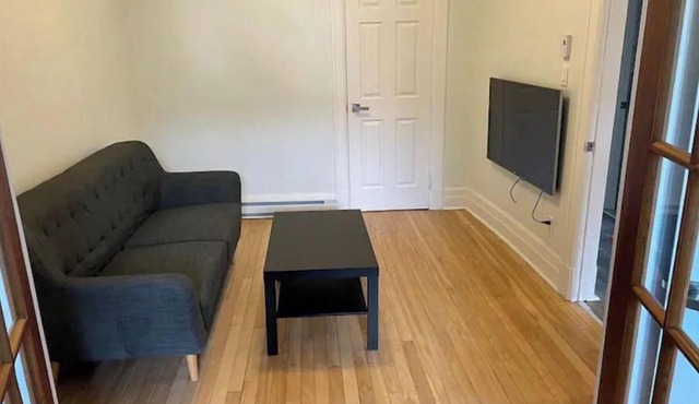 Beauty, Metro, parking, wi-fi, 2bdrm, A/C, Smart TV - 20% off stays 32 days + !