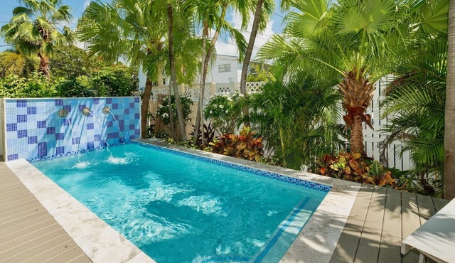 *BEAUTY OF THE BEACH* Monthly Beach House Rental + LAST KEY SERVICES…