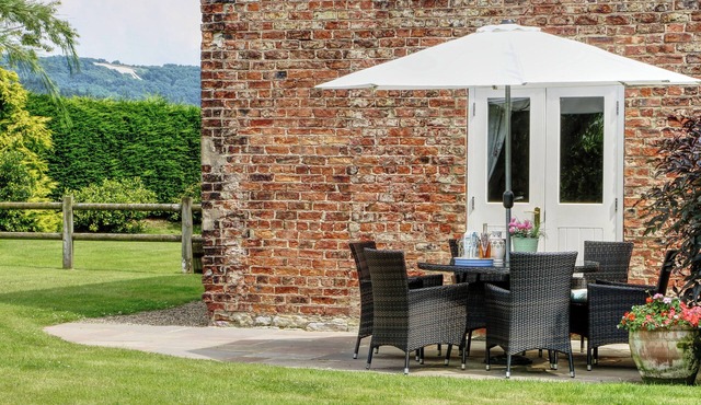 BEAVER COTTAGE, family friendly, with pool in Thirsk