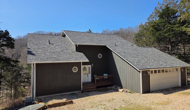 Beaver Cove Retreat-Fabulous 5-bedroom house, Lake front, Big Deck