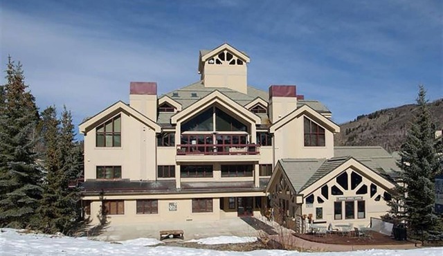 Beaver Creek TRUE Ski-in Ski-out! Great in the summer too! A/C in the unit.