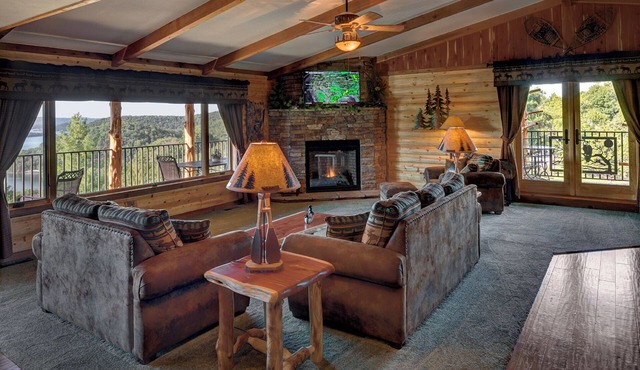 Beaver Lake Cabin, Hot Tub, Boat dock/Swim Deck, SPECTACULAR views! Rate based on up to 6 people.