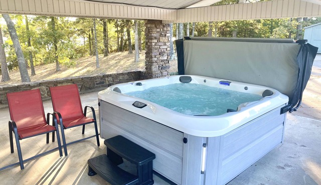Beaver Lake Front! Hot-Tub! Private Gated Oasis!