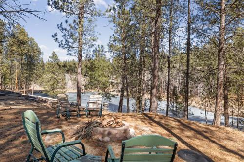 Beaver Lake Pond & Pines Cabin