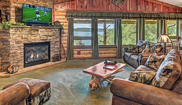 Beaver Lake Waterfront Homestead House with Hot Tub ON Beaver Lake w/Dock/Slips. Rate based on 4 people.