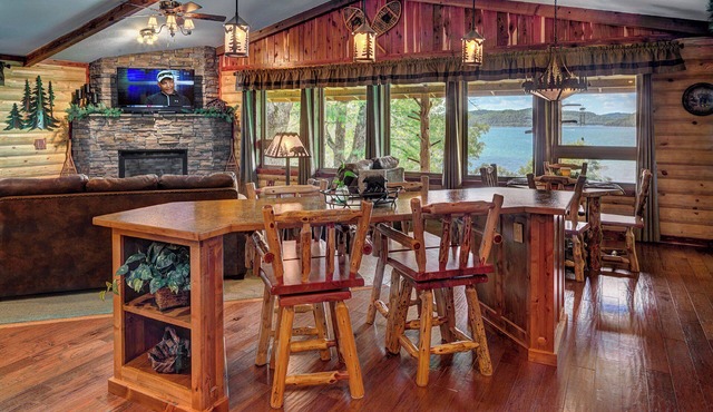 Beaver Lake Waterfront Homestead House with Hot Tub ON Beaver Lake w/Dock/Slips. Rate is based on 2 people