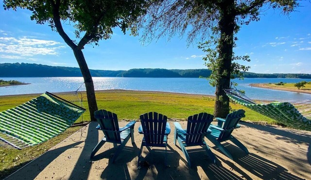 Beaver Lake Waterfront+Winter Retro Retreat+HotTub