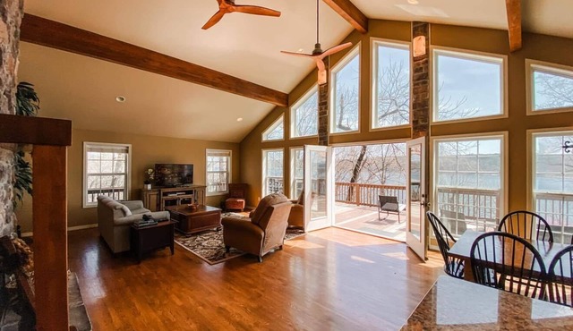 Beaver Lakefront Luxury+Views+Hot Tub+Spacious+Fun