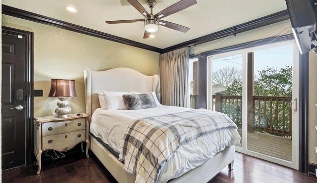 Beaver Lakeview Retreat w/Firepit, Balcony & Gym