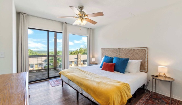 Beaver Lakeview Retreat with Balcony near DT Rogers