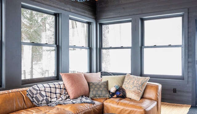 Beaver Valley Chalet for Summer, Spring & Fall – Sauna, Hot Tub, 4BR/7 Beds, 3BA