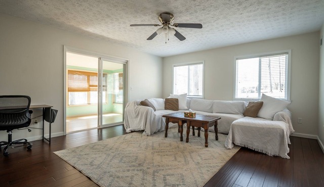 Beaverdam Creek Escape with yard