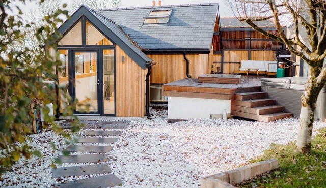 Beavers Lodge - Luxury Conversion with Hot Tub