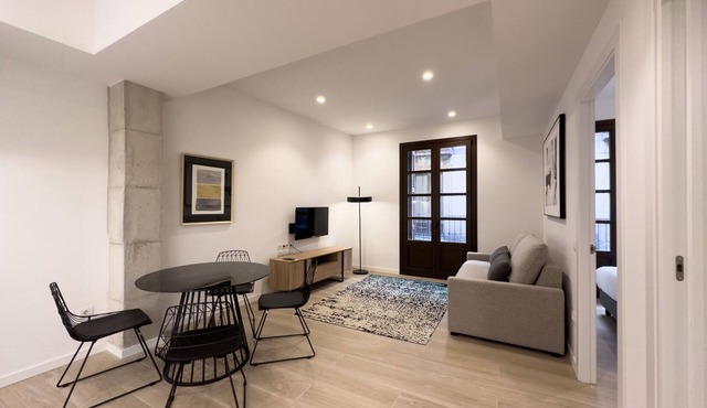 BeBarceloner Born Apartments with Pool and Terrace - 2 bedrooms, 2 bathrooms