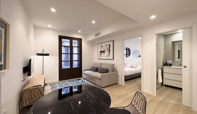 BeBarceloner Born Apartments with Pool - 2 bedrooms, 2 bathrooms