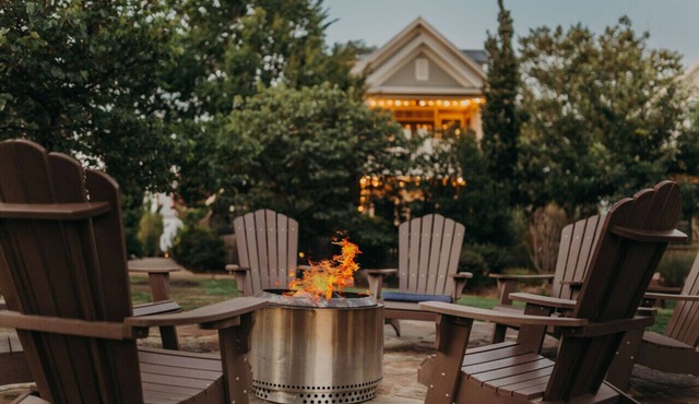 Beck`s Bungalow Private Pool & Hot Tub | Carlton Landing Guest Favorite