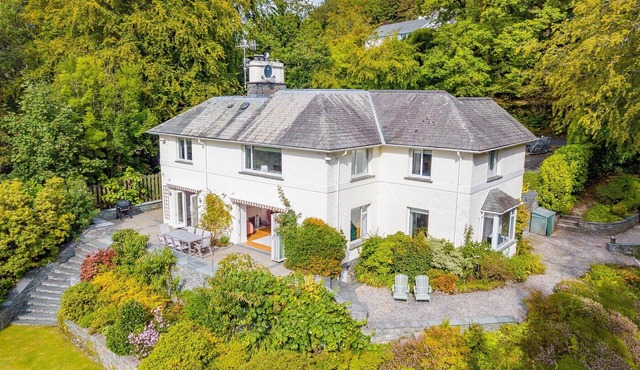 Beck View- luxury home with lake views (sleeps 9)