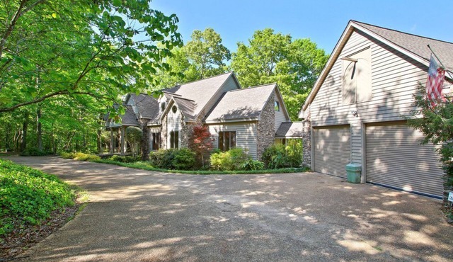 Becks Lake Suite at the Manor Bed and Breakfast