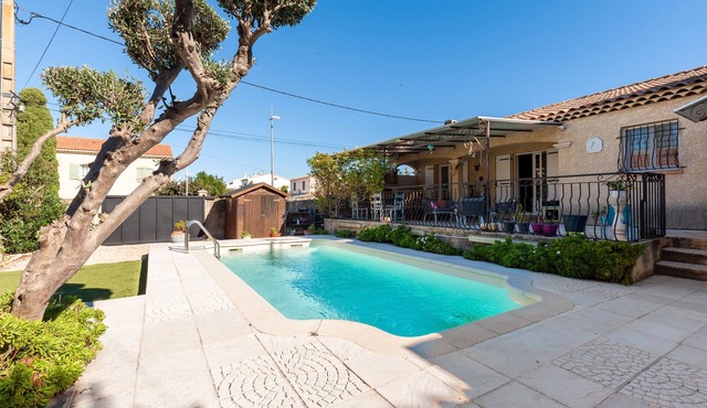 Bed and Breakfast 'Salamandre Chambre D'hote' with Shared Pool, Wi-Fi and Air Conditioning