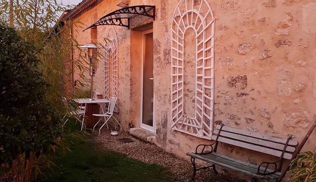 Bed and Breakfast near Saint-Emilion Cozy Suite Apartment.