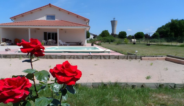 Bed and Breakfast 'Côté Campagne' with Mountain View, Shared Pool and Wi-Fi