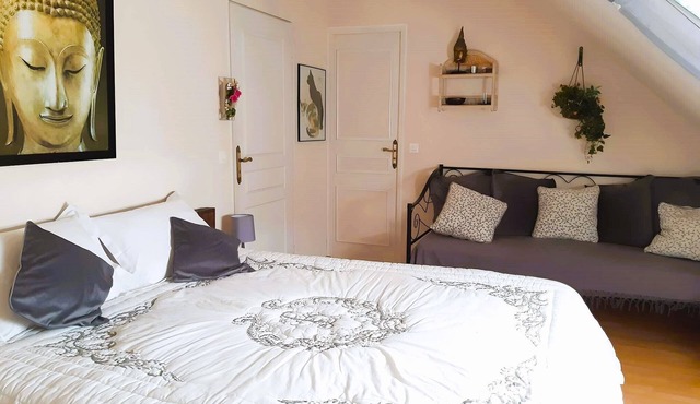 Bed and Breakfast 'Chambres D'hôtes Les Hauts De La' with Shared Terrace, Wi-Fi and Air Conditioning