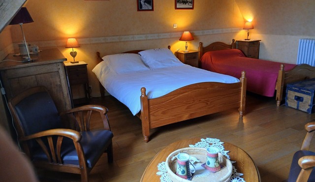 Bed and Breakfast 'Chambre - Les Toits' with Shared Terrace, Shared Garden and Wi-Fi