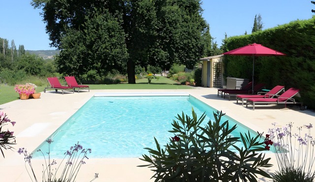 Bed and Breakfast 'Chambre D'hôtes - Les Hirondelles' with Shared Pool, Wi-Fi and Air Conditioning