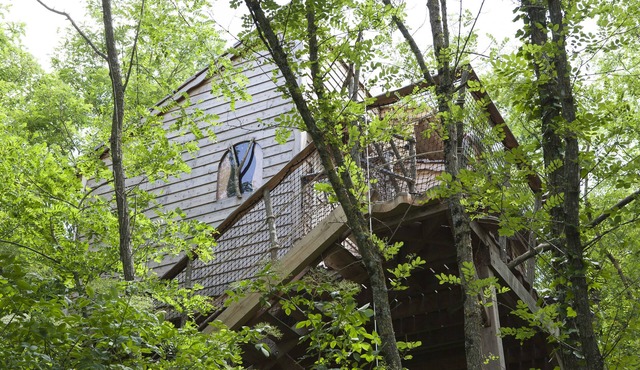 Bed and Breakfast/house holidays in a charming hut with SPA !