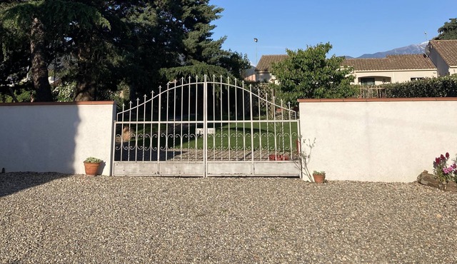 Bed and breakfast facing Canigou