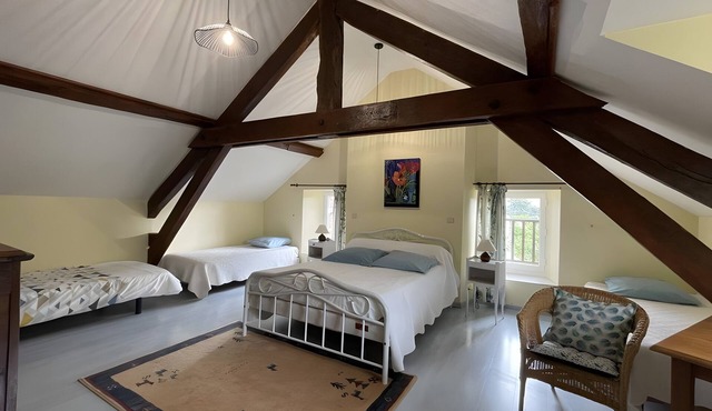 Bed and Breakfast 'Chambre Bleue Et Jaune' with Mountain View, Shared Terrace and Wi-Fi