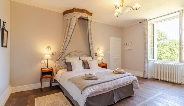 Bed and Breakfast 'La Romantique' with Shared Terrace, Shared Garden and Wi-Fi