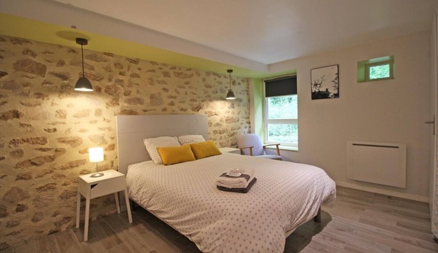 Bed and Breakfast 'Du Rez De Chaussée' with Private Terrace, Shared Garden and Wi-Fi