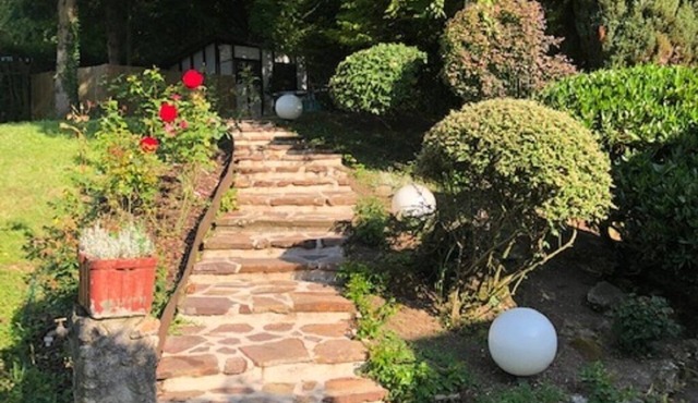 Bed and breakfast for 2- 7 people.